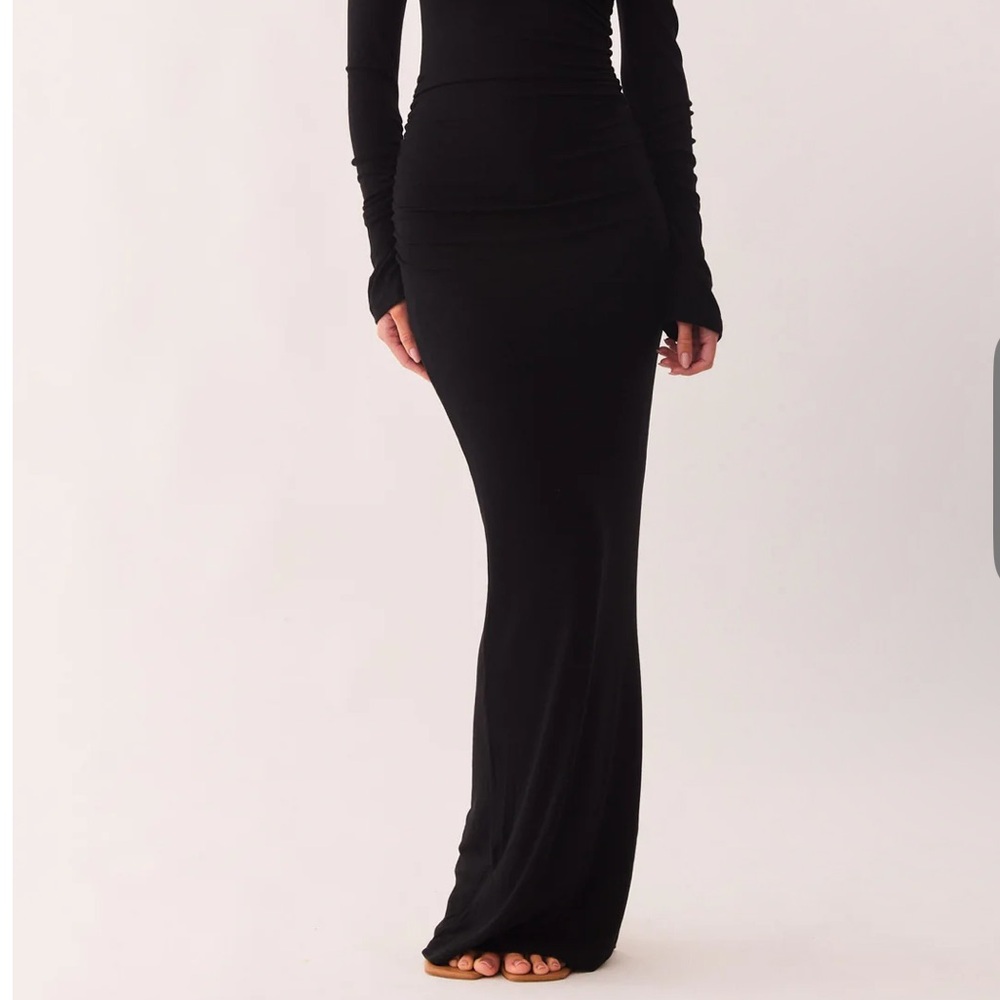 NWT SNDYS Revolve Reyna Maxi Dress Elegant Black One-Shoulder Asymmetrical Dress - Picture 3 of 4